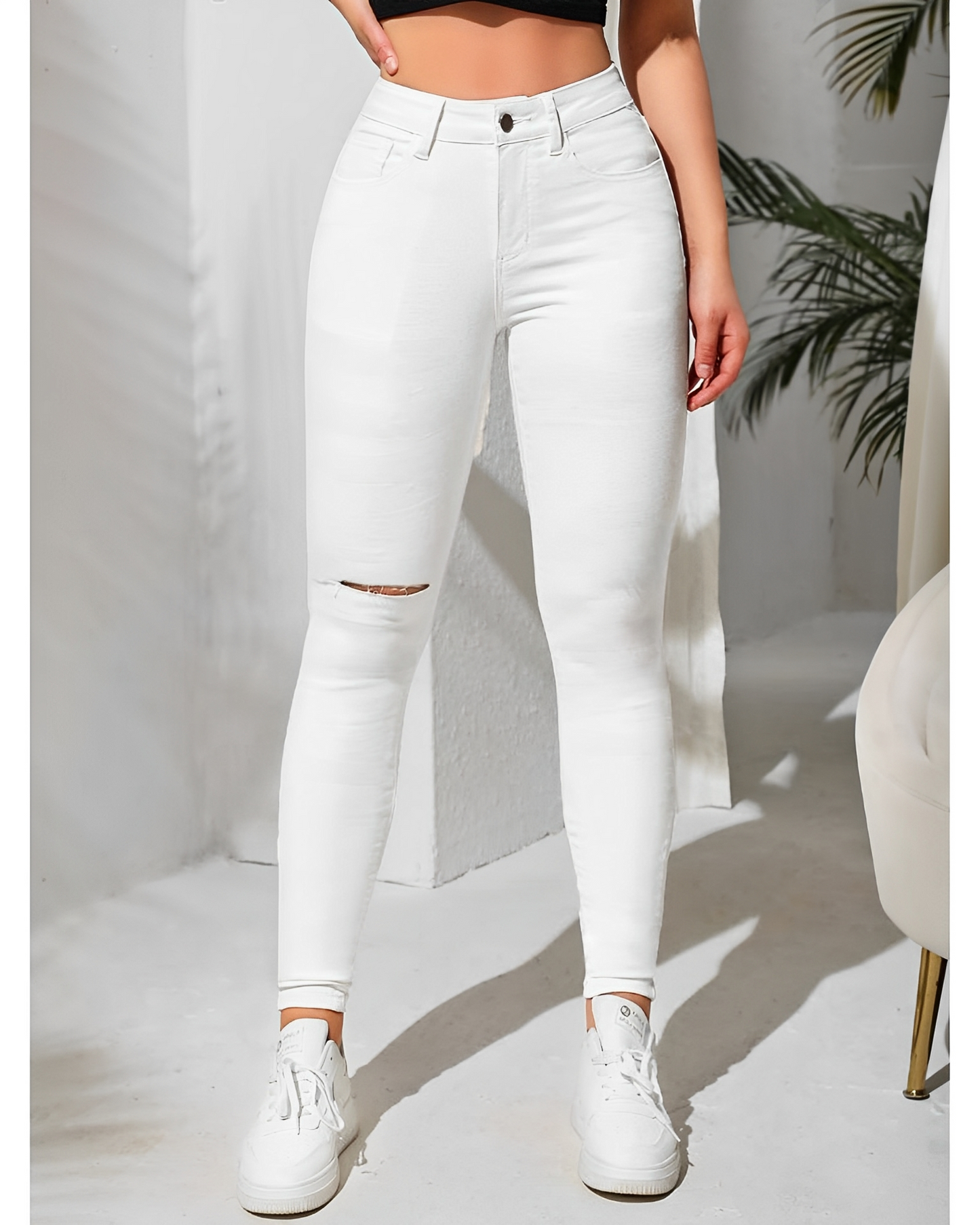 JEAN SKINNY CON UNA ABERTURA